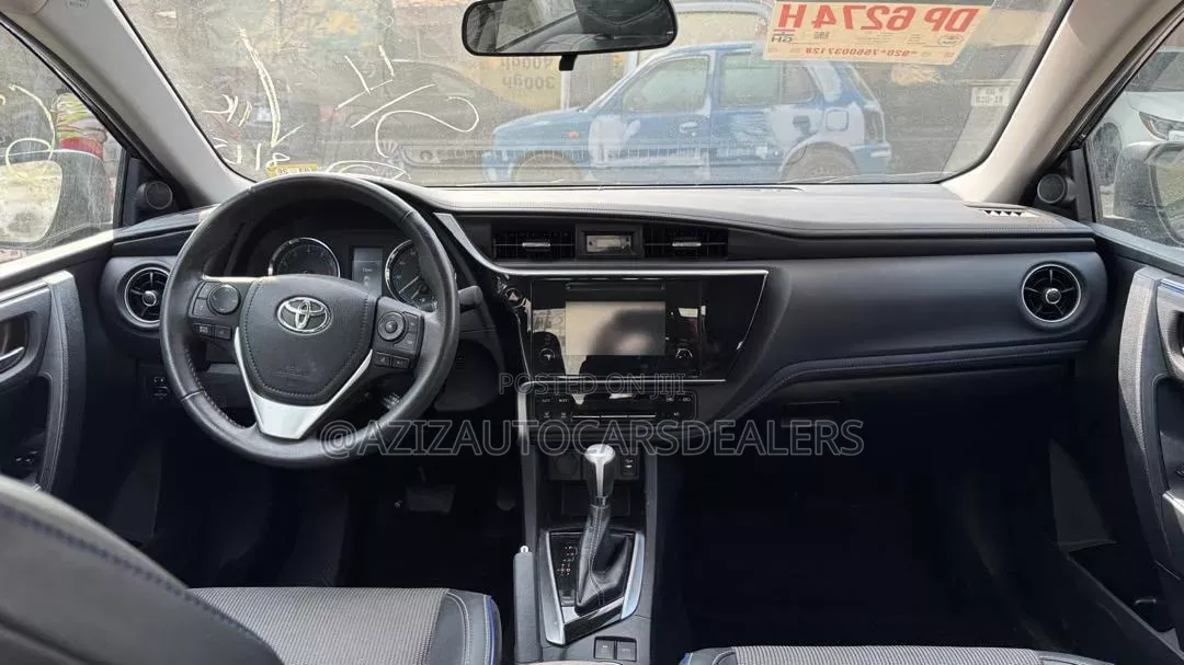 Toyota Corolla SE (1.8L 4cyl 6M) 2018 Black
