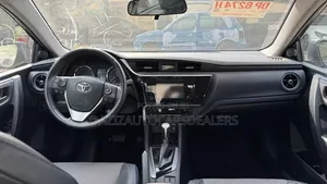 Toyota Corolla SE (1.8L 4cyl 6M) 2018 Black