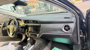 Toyota Corolla SE (1.8L 4cyl 6M) 2018 Black