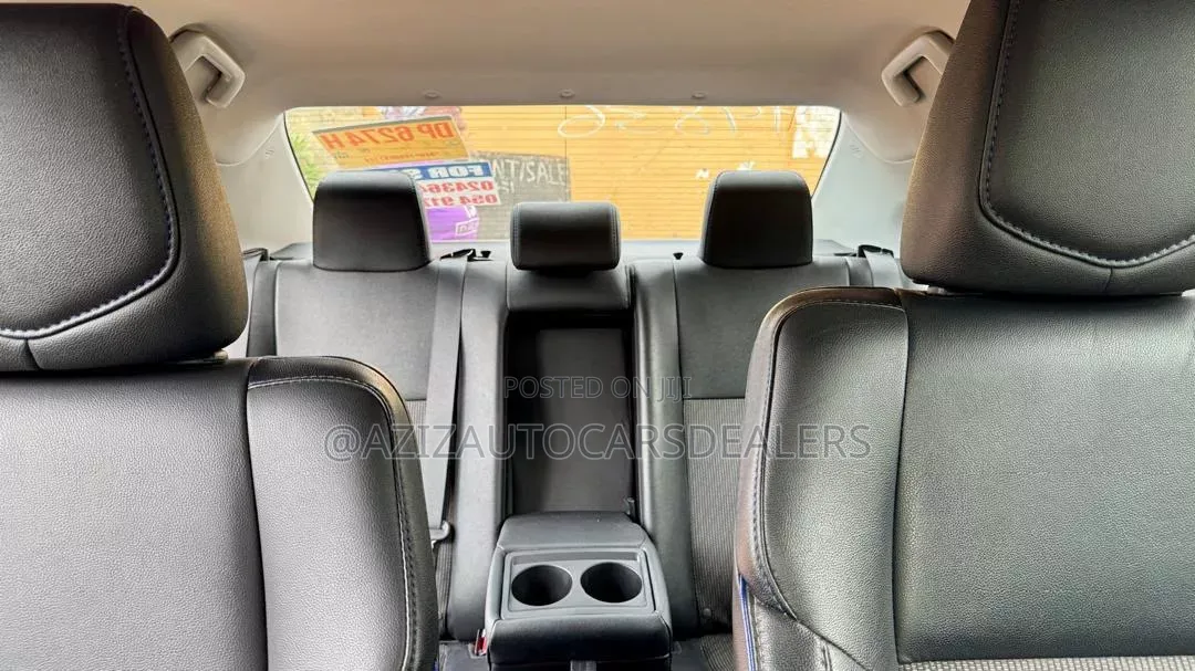 Toyota Corolla SE (1.8L 4cyl 6M) 2018 Black