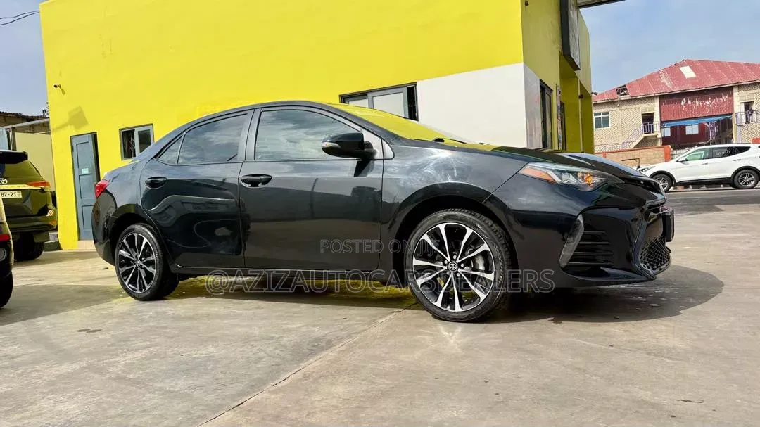 Toyota Corolla SE (1.8L 4cyl 6M) 2018 Black
