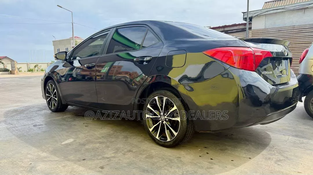 Toyota Corolla SE (1.8L 4cyl 6M) 2018 Black