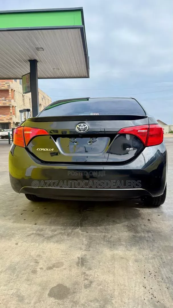 Toyota Corolla SE (1.8L 4cyl 6M) 2018 Black