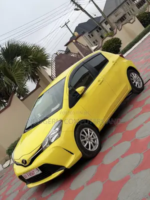 Toyota Vitz 1.5 FWD 5dr 2015 Yellow