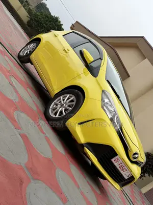 Toyota Vitz 1.5 FWD 5dr 2015 Yellow