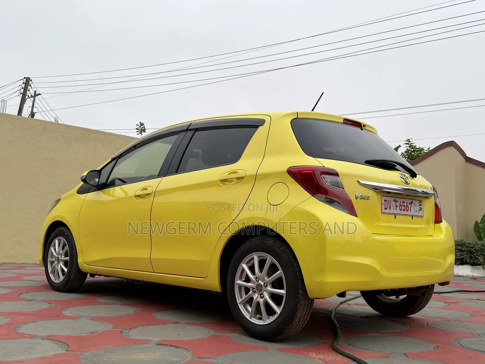 Toyota Vitz 1.5 FWD 5dr 2015 Yellow