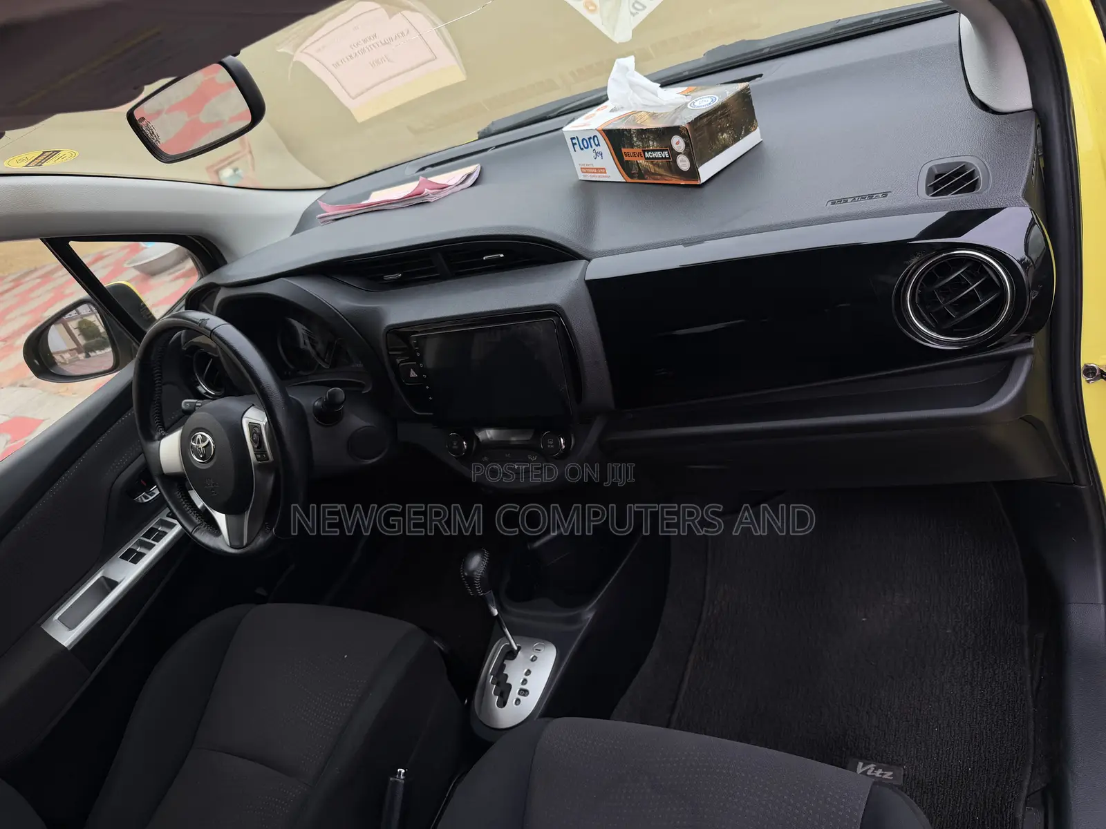 Toyota Vitz 1.5 FWD 5dr 2015 Yellow