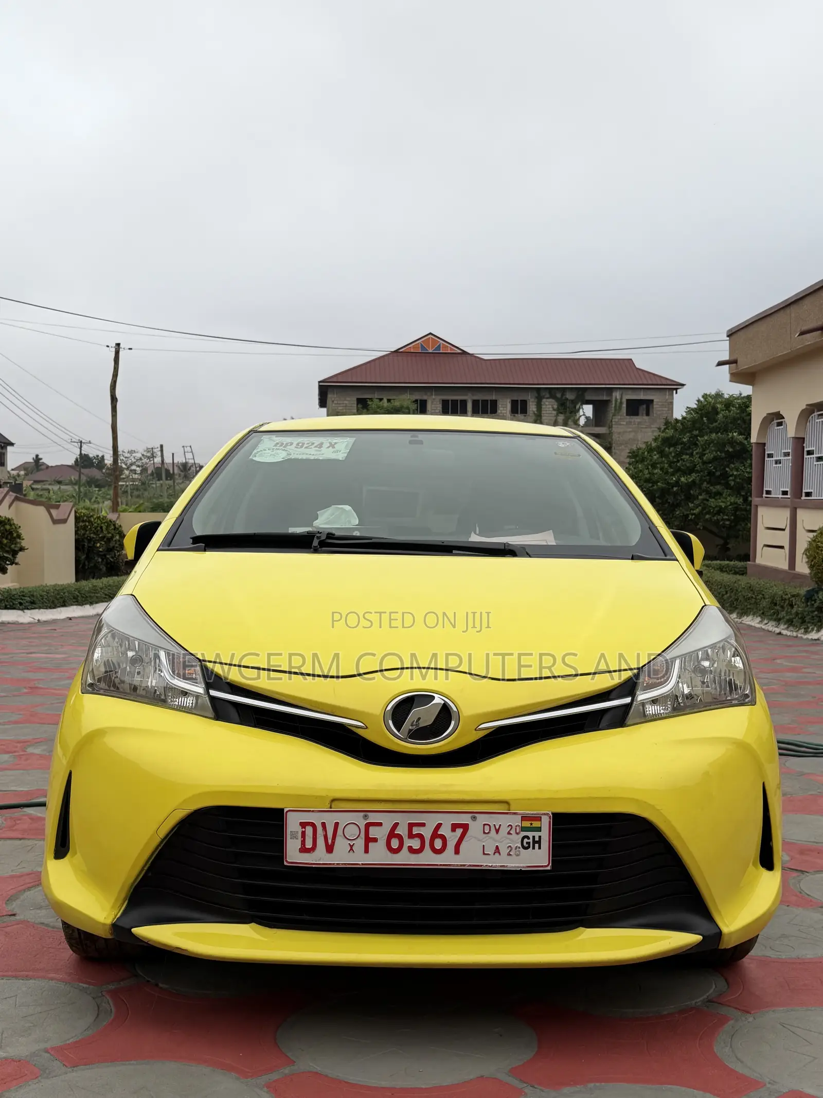 Toyota Vitz 1.5 FWD 5dr 2015 Yellow