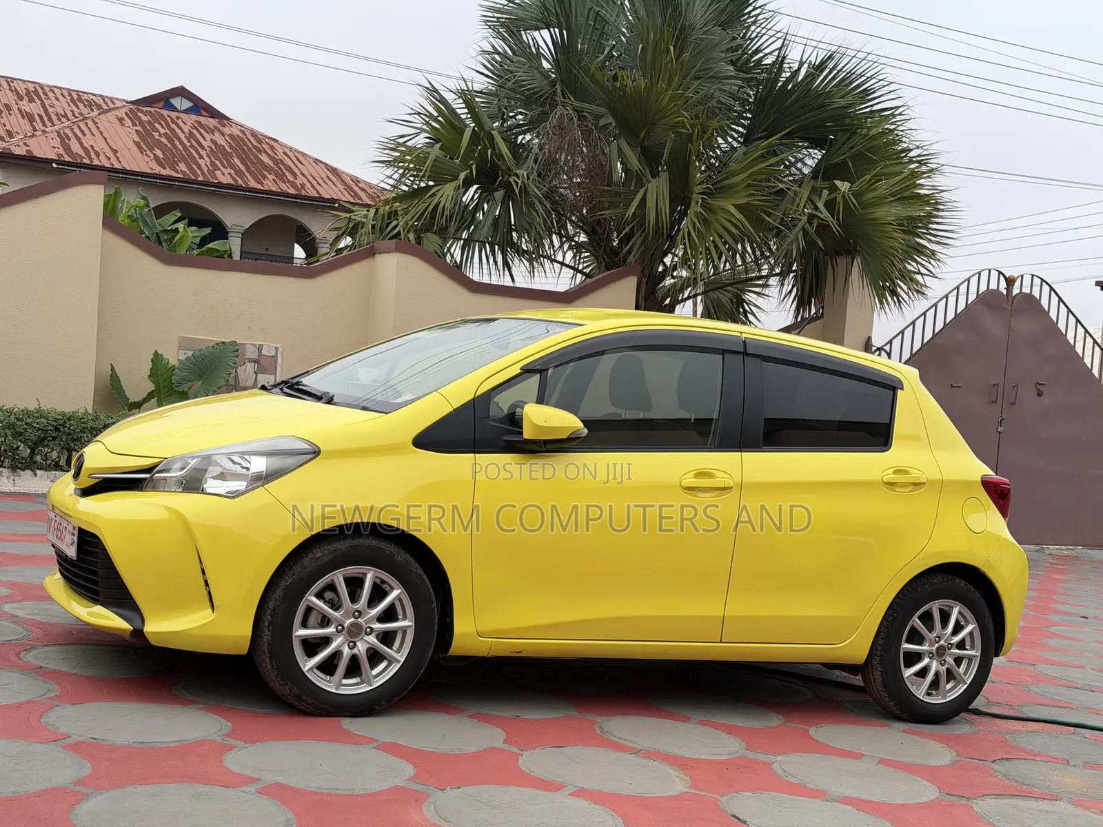 Toyota Vitz 1.5 FWD 5dr 2015 Yellow
