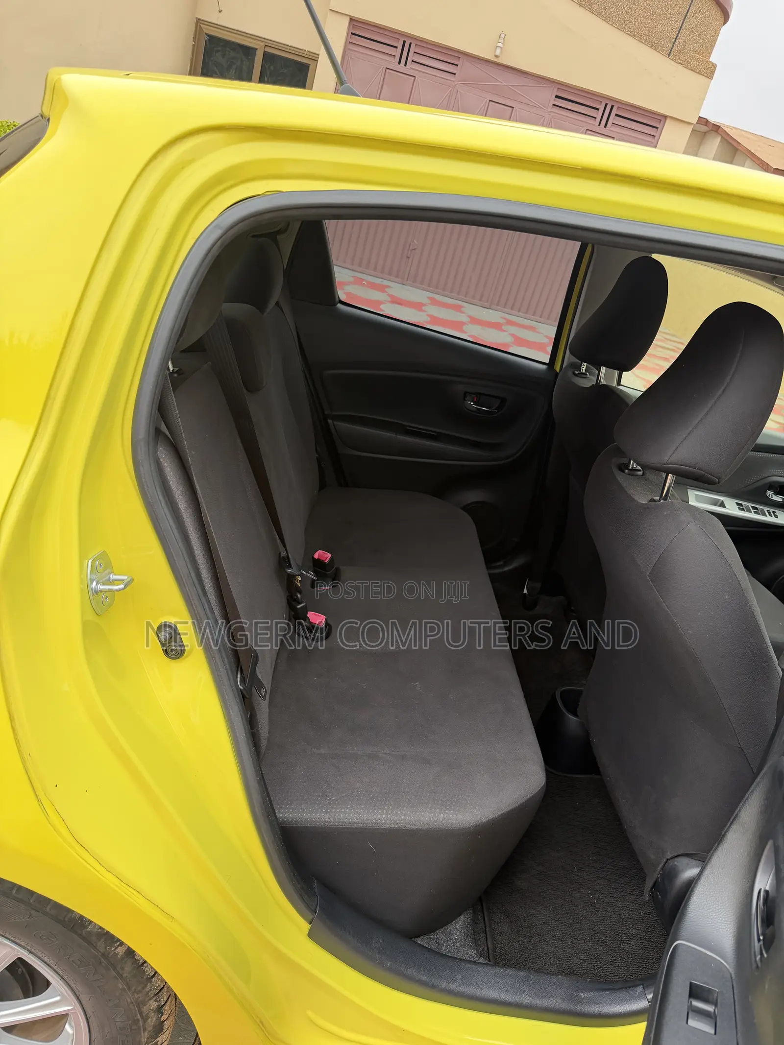Toyota Vitz 1.5 FWD 5dr 2015 Yellow