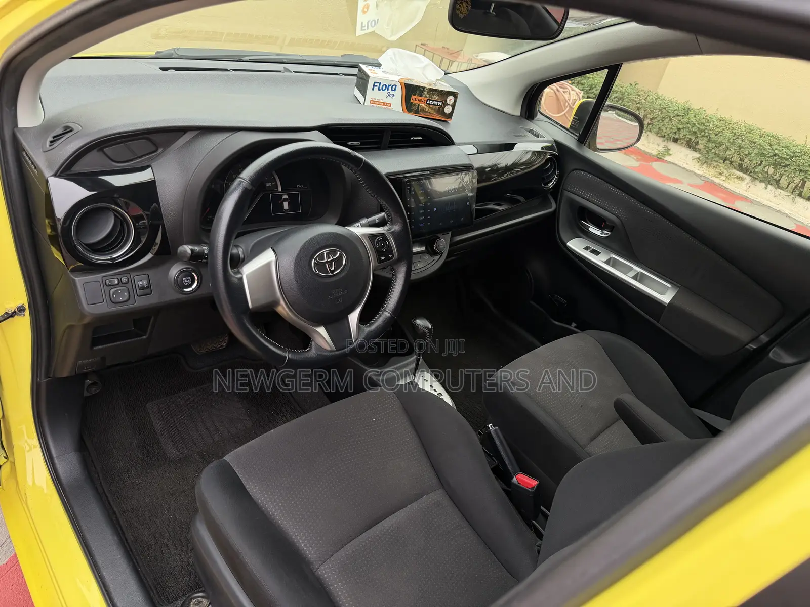 Toyota Vitz 1.5 FWD 5dr 2015 Yellow