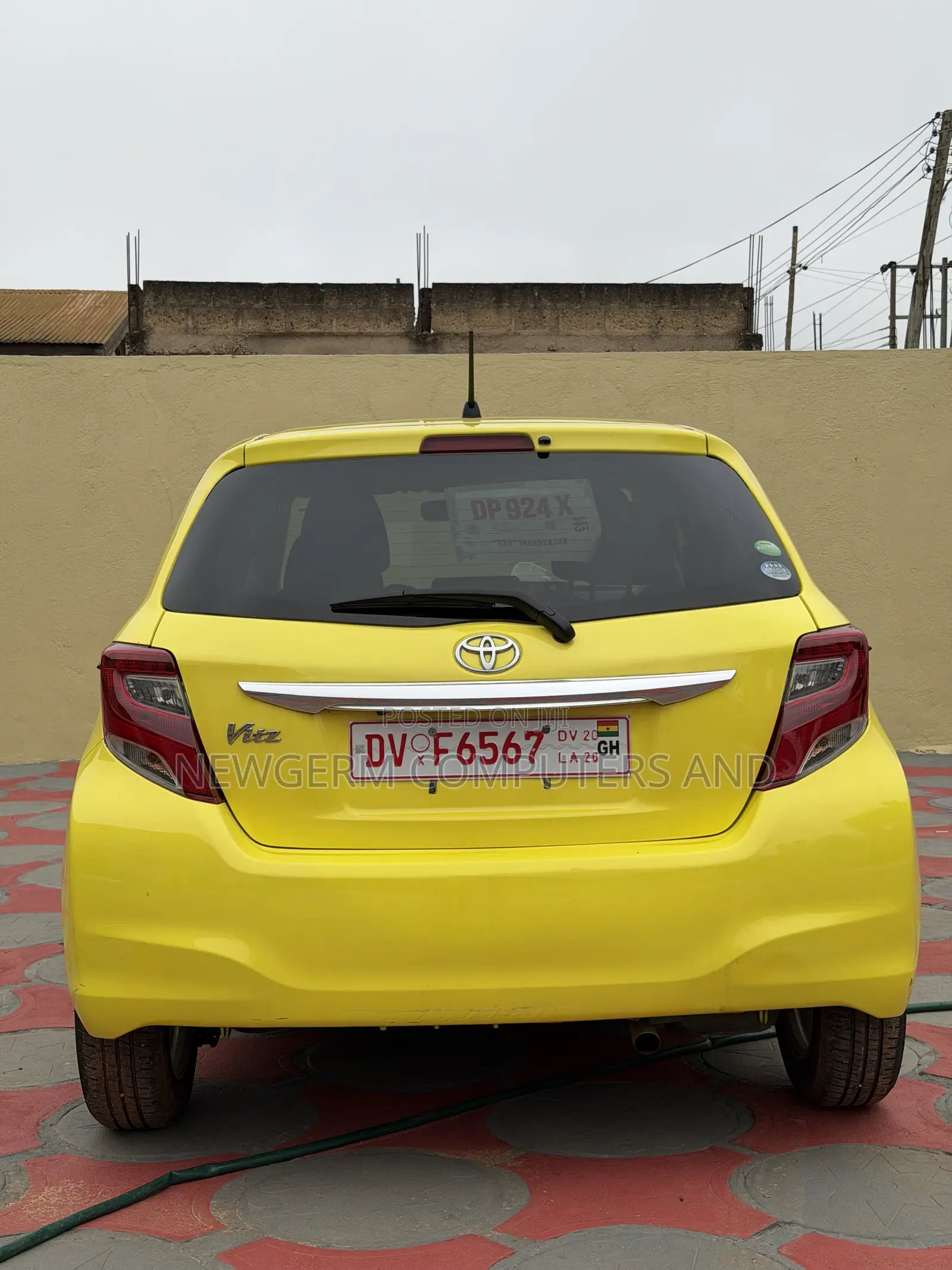 Toyota Vitz 1.5 FWD 5dr 2015 Yellow