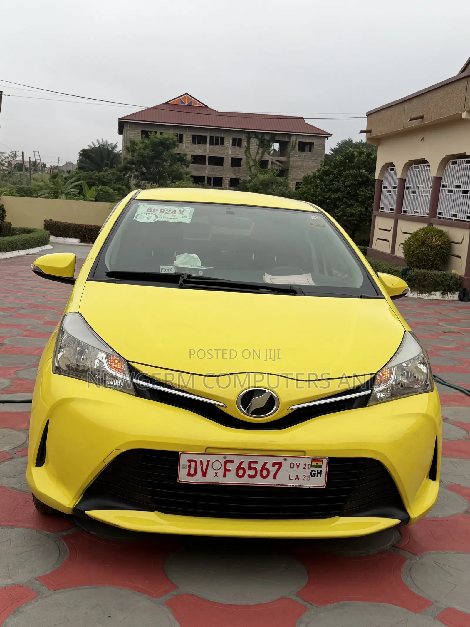 Toyota Vitz 1.5 FWD 5dr 2015 Yellow