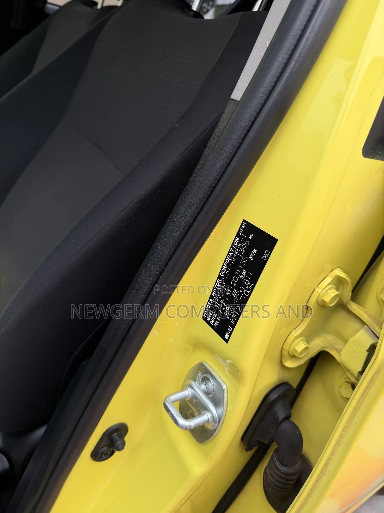 Toyota Vitz 1.5 FWD 5dr 2015 Yellow