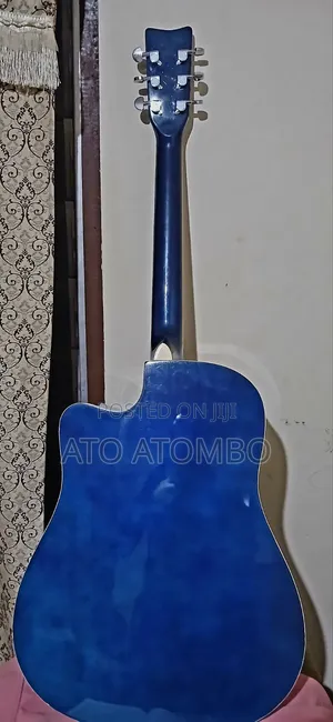 Acoustic Guitar - Fender
