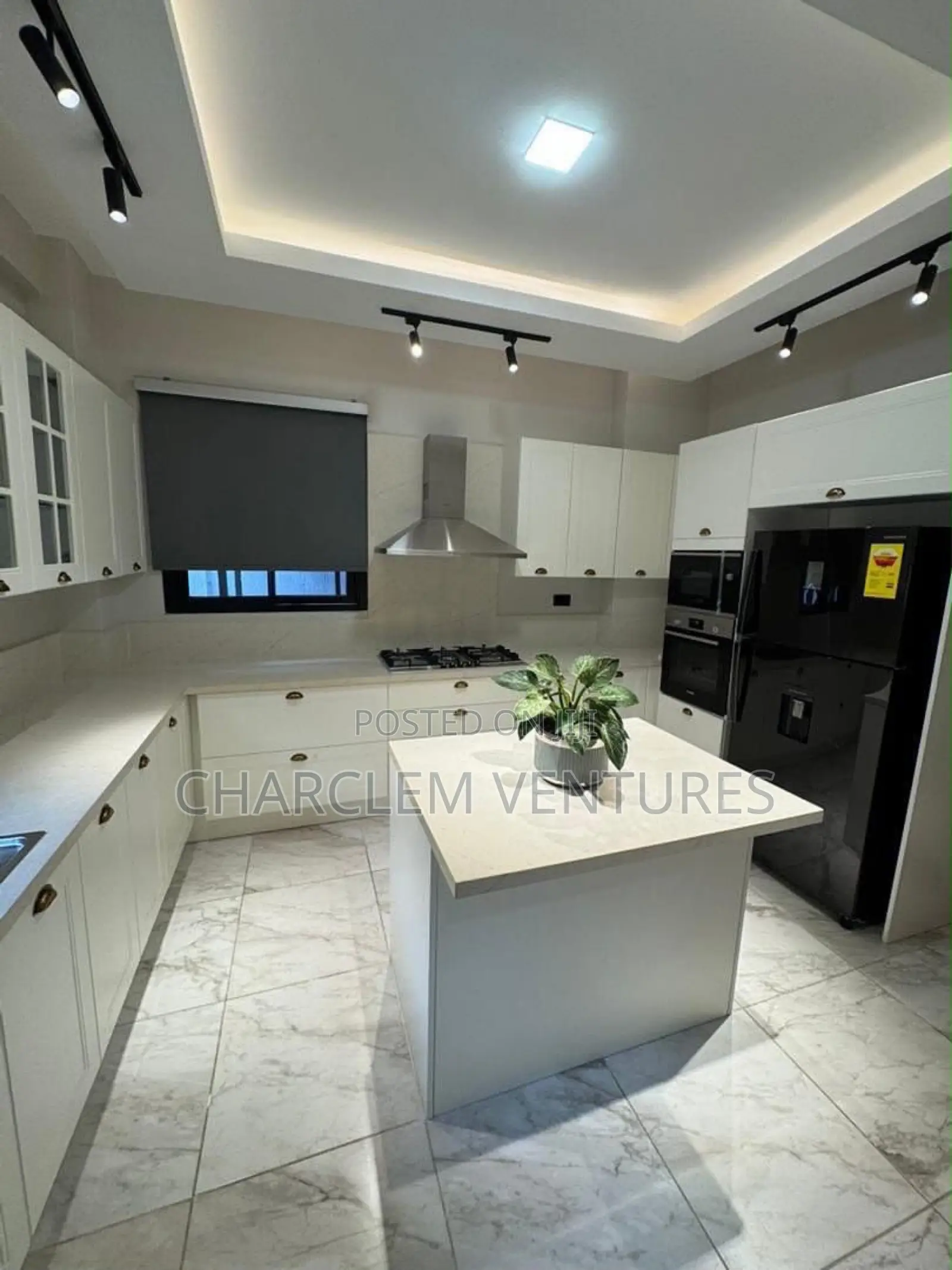 5bdrm Villa in Charclem Ventures, Cantonments for rent