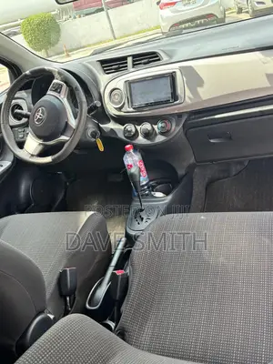 Toyota Vitz 1.3 AWD 5dr 2015 White