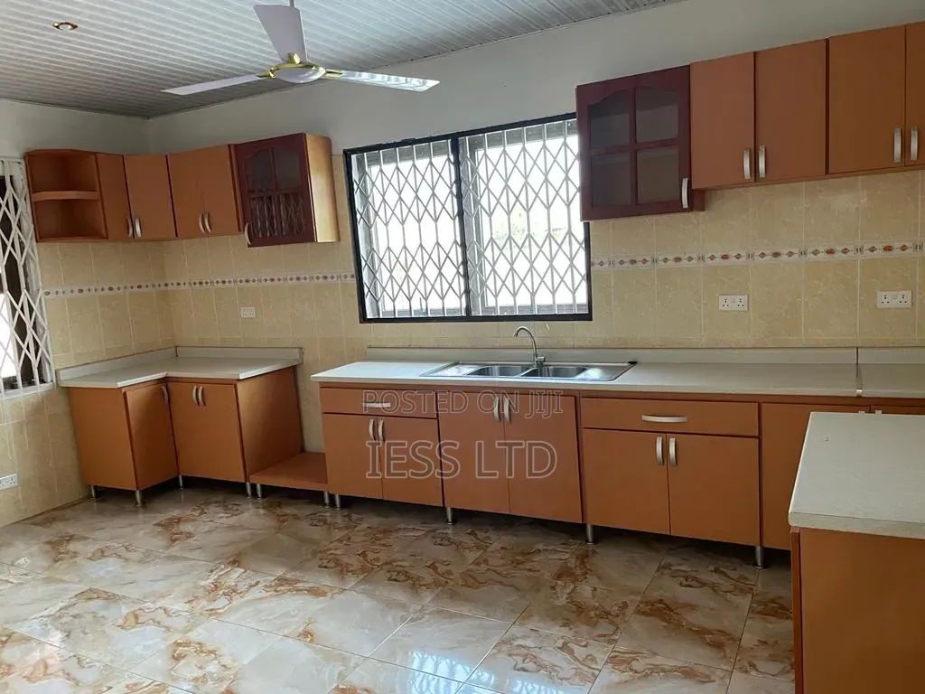 4bdrm House in Accra Metropolitan for sale