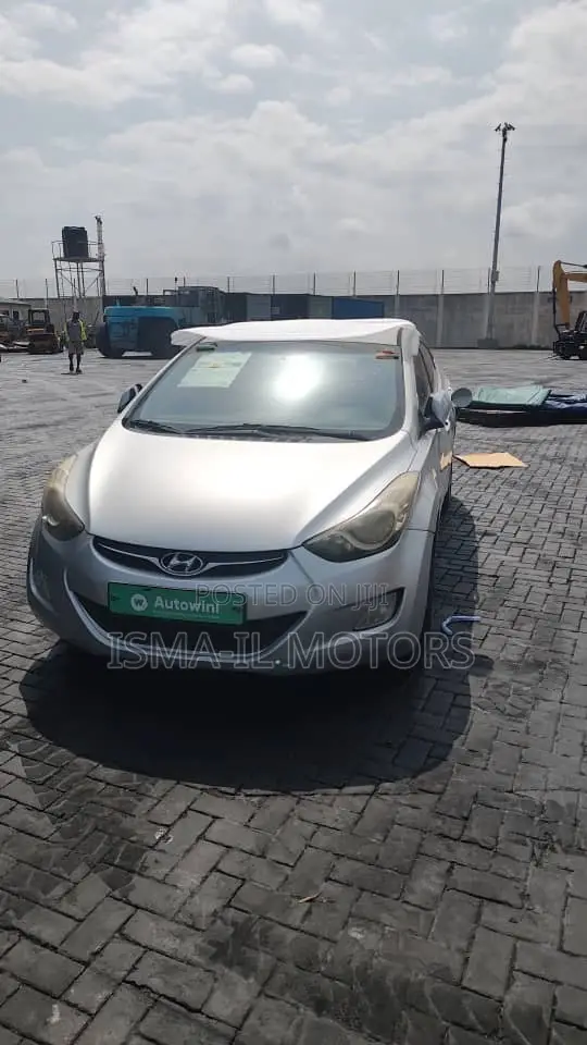 Hyundai Elantra 2012 Silver