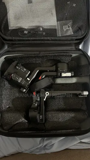 DJI RS 4 Combo Gimbal