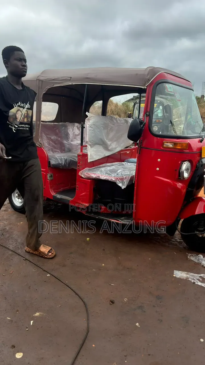 Bajaj RE 2025 Red