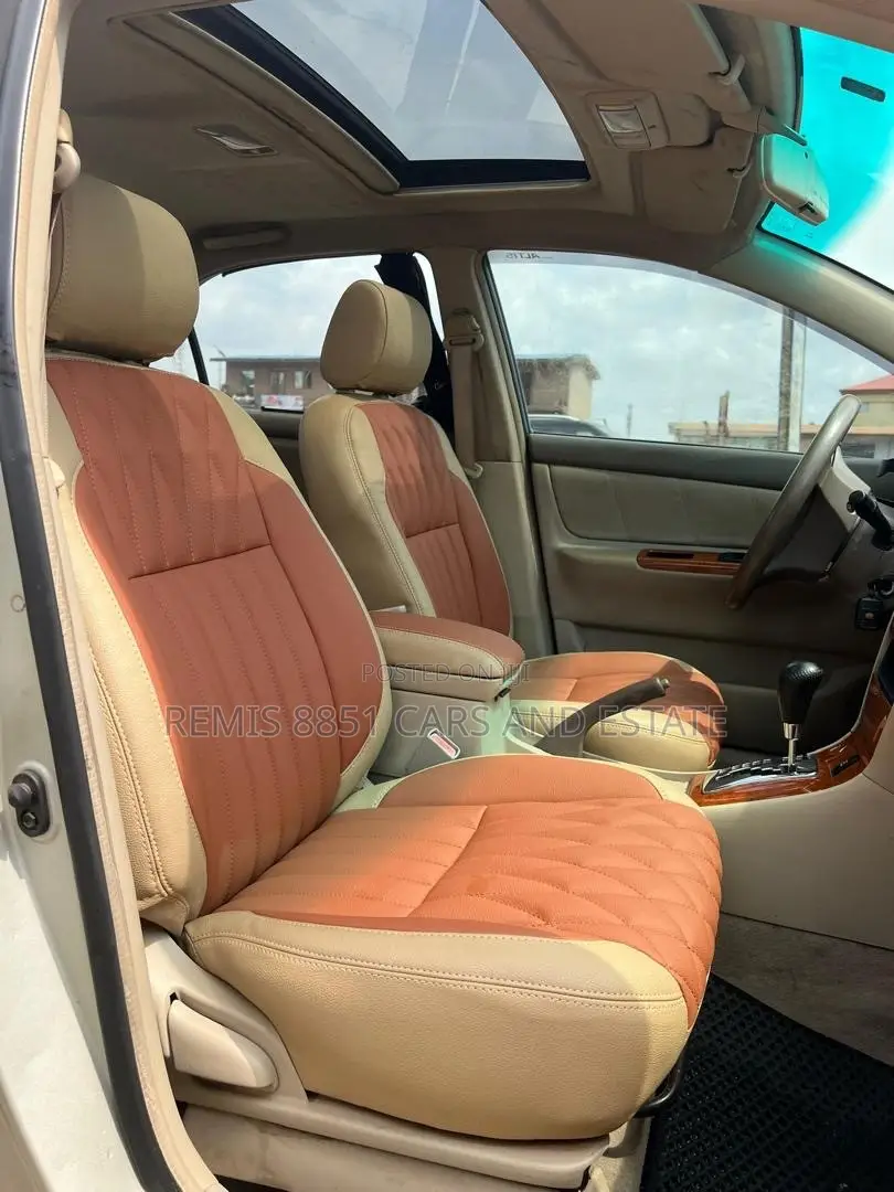 Toyota Corolla LE 4dr Sedan (1.8L 4cyl 4A) 2012 Silver