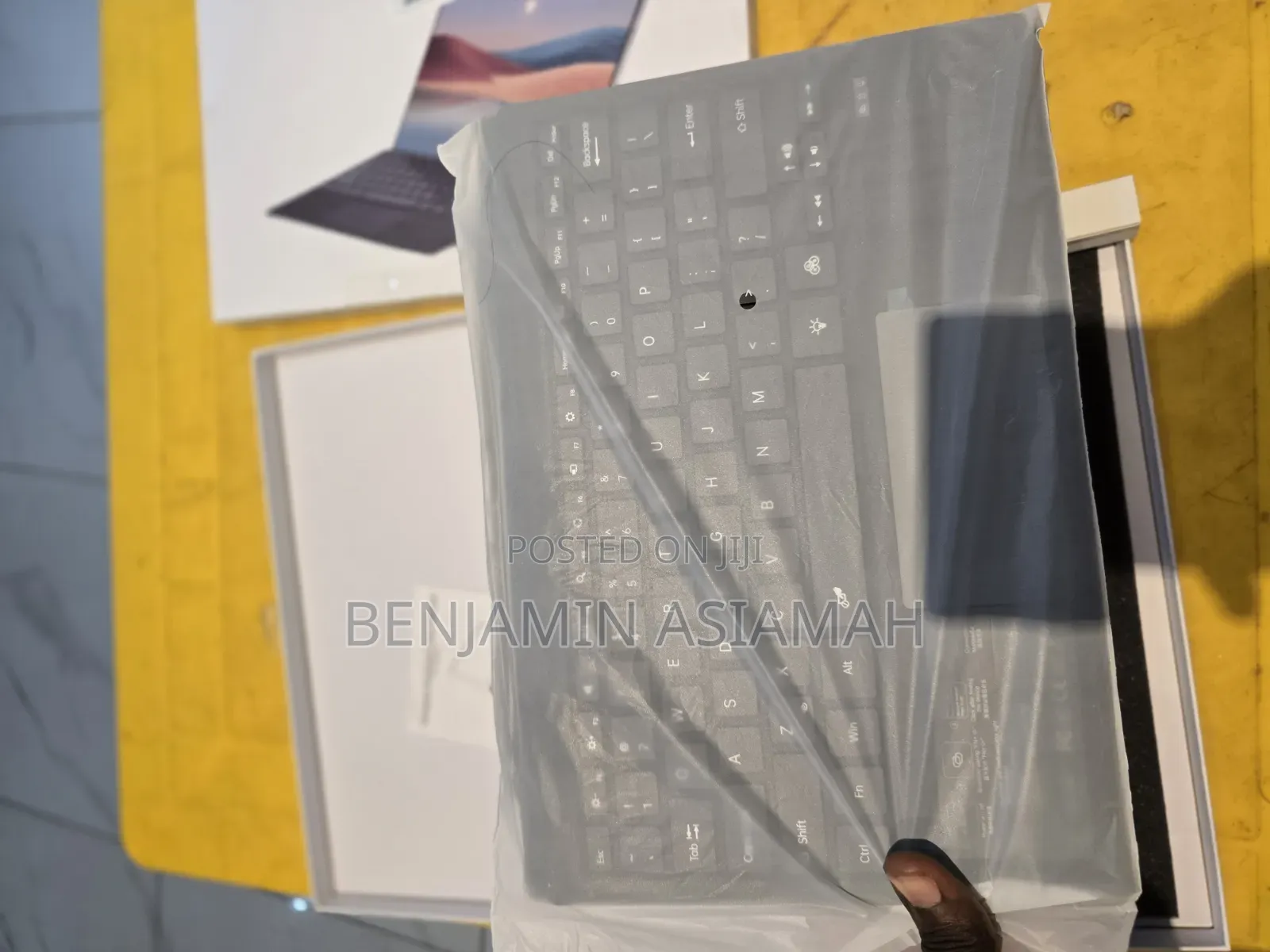 Microsoft Surface Keyboard RGB PRO 7 TO 3