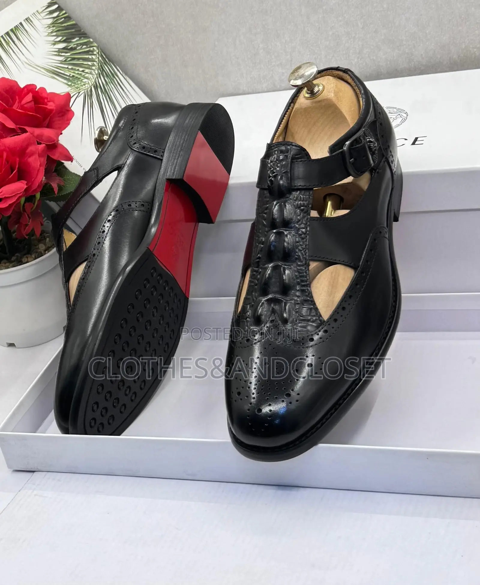 A Pair of Black Men's Brogue Cutout Leather Shoe-Sandals