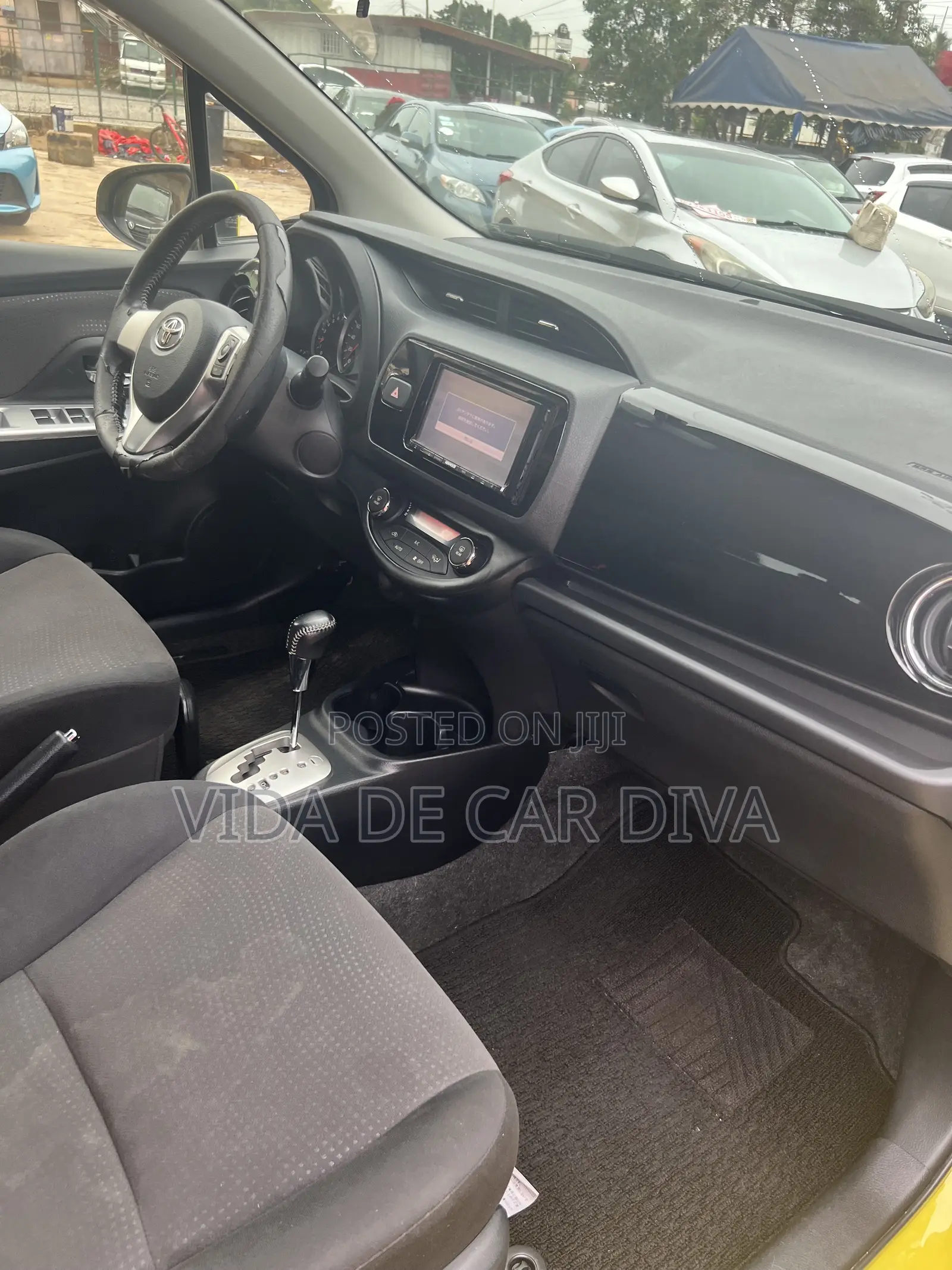 Toyota Vitz 1.3 FWD 5dr 2015 Yellow