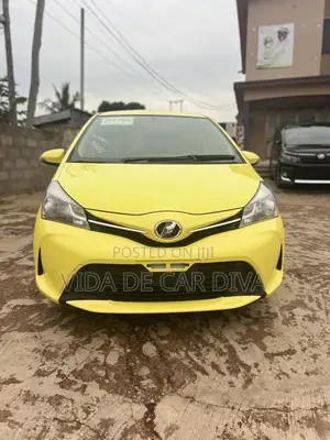 Toyota Vitz 1.3 FWD 5dr 2015 Yellow