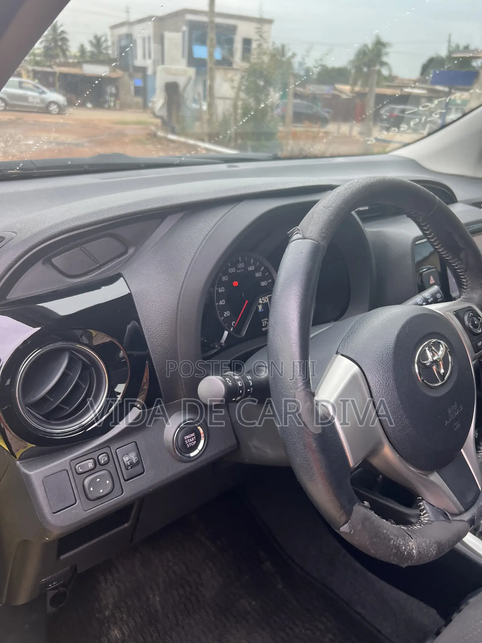 Toyota Vitz 1.3 FWD 5dr 2015 Yellow