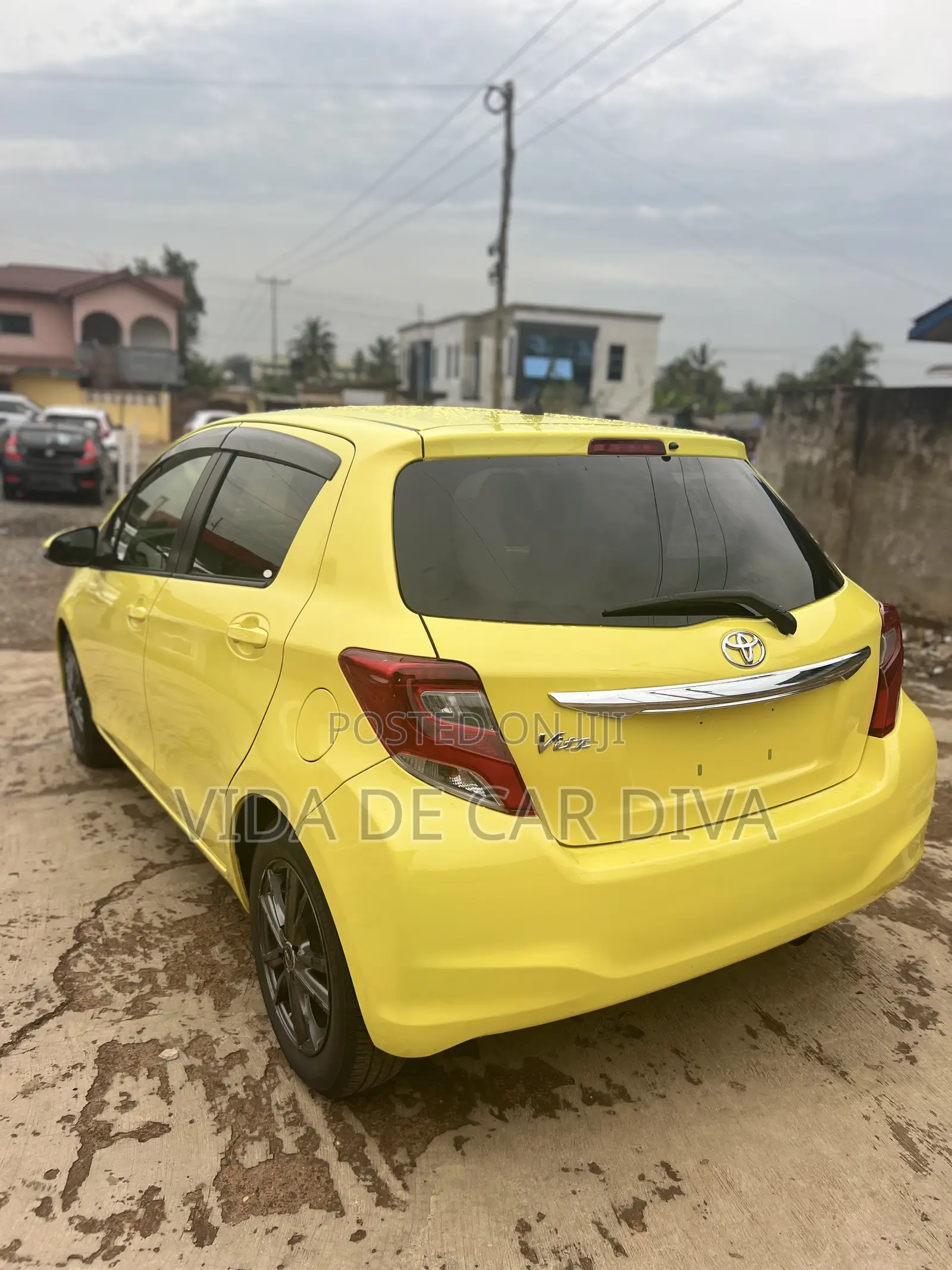 Toyota Vitz 1.3 FWD 5dr 2015 Yellow