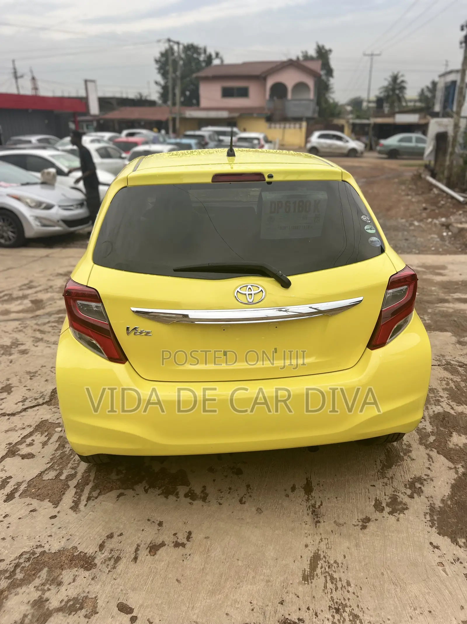 Toyota Vitz 1.3 FWD 5dr 2015 Yellow
