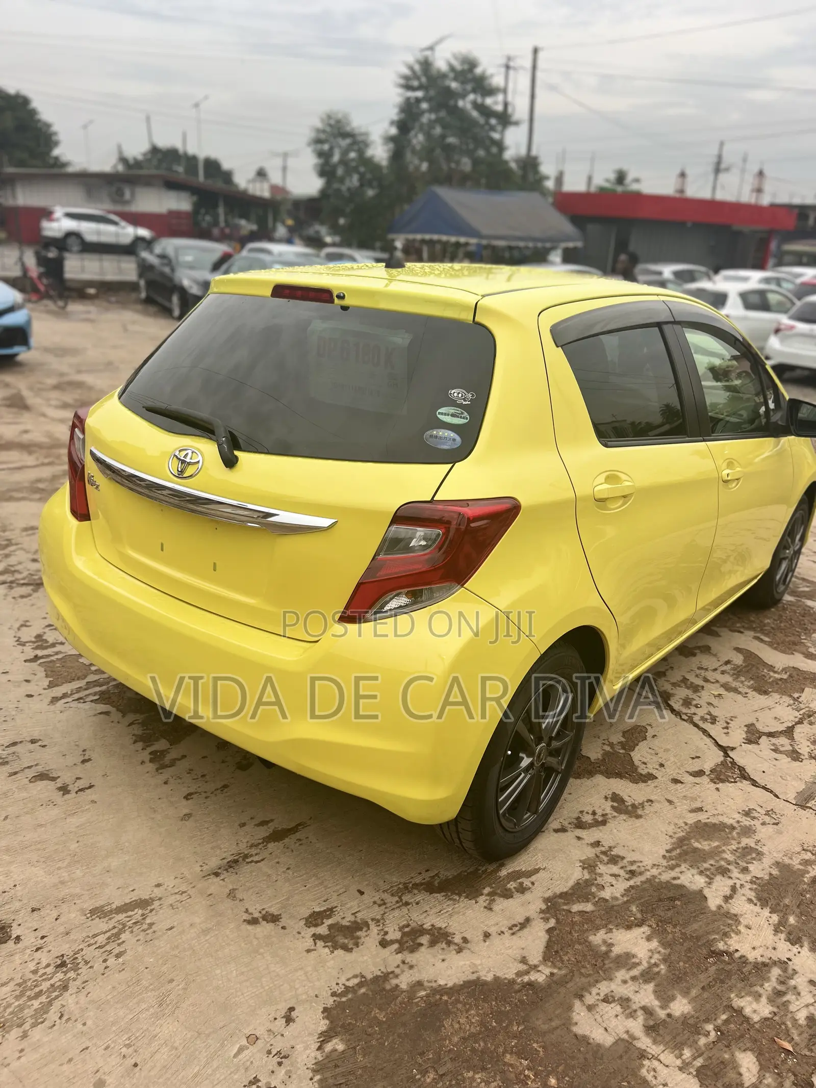 Toyota Vitz 1.3 FWD 5dr 2015 Yellow