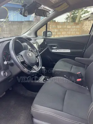 Toyota Vitz 1.3 FWD 5dr 2017 White