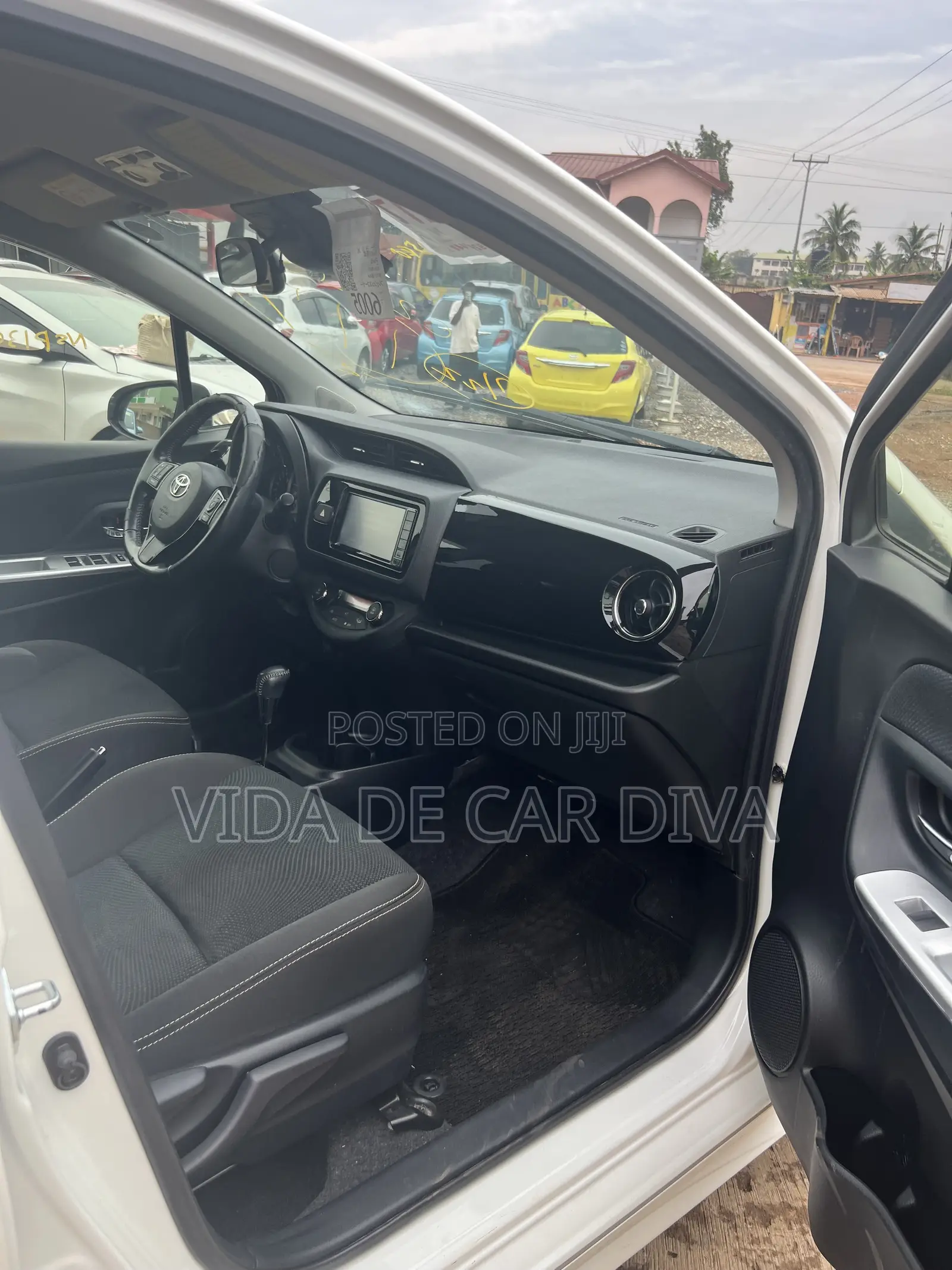 Toyota Vitz 1.3 FWD 5dr 2017 White