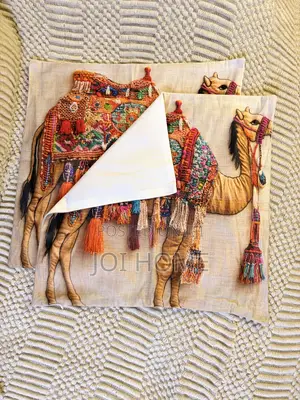 2pcs Camel Print Throw Pillow Cover