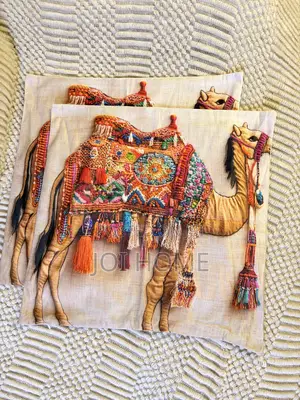 2pcs Camel Print Throw Pillow Cover