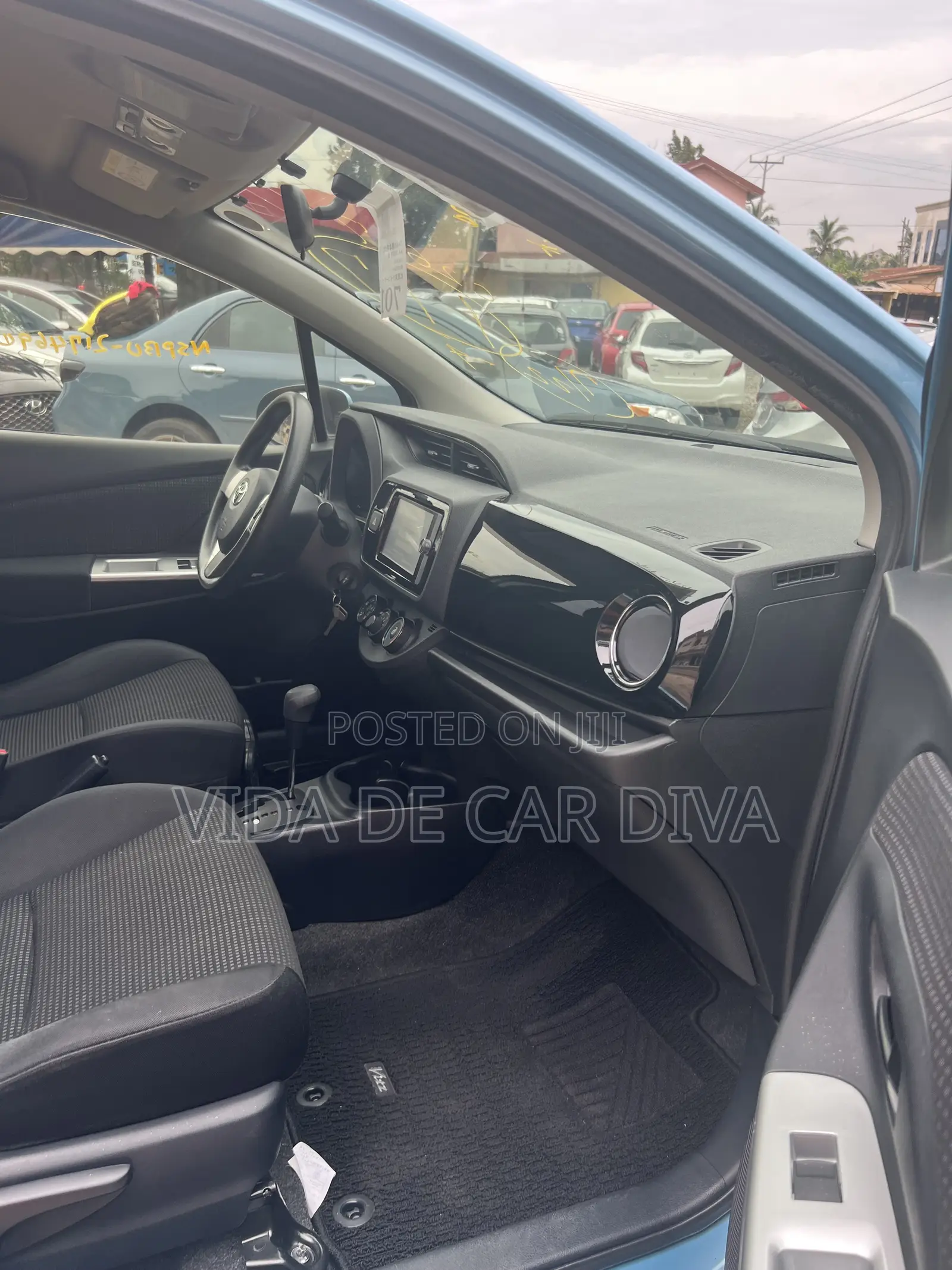 Toyota Vitz 1.3 FWD 5dr 2015 Blue