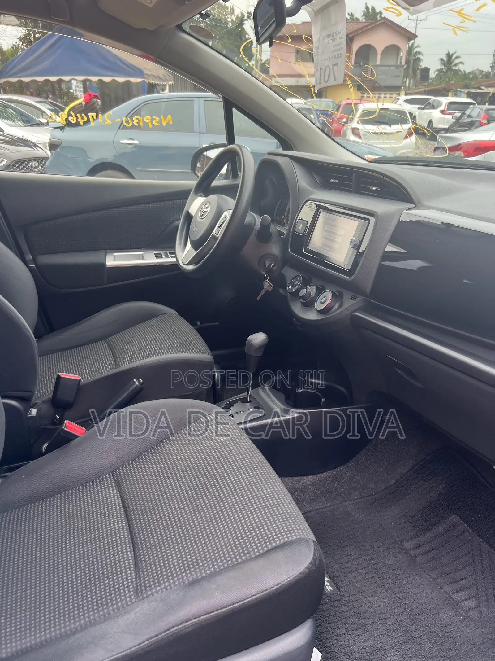 Toyota Vitz 1.3 FWD 5dr 2015 Blue