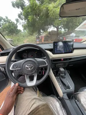 Toyota Yaris 2023 White