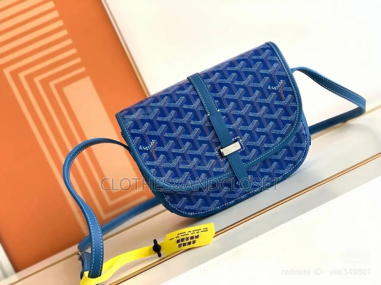 Lightweight Messenger-Style Crossbody Bag
