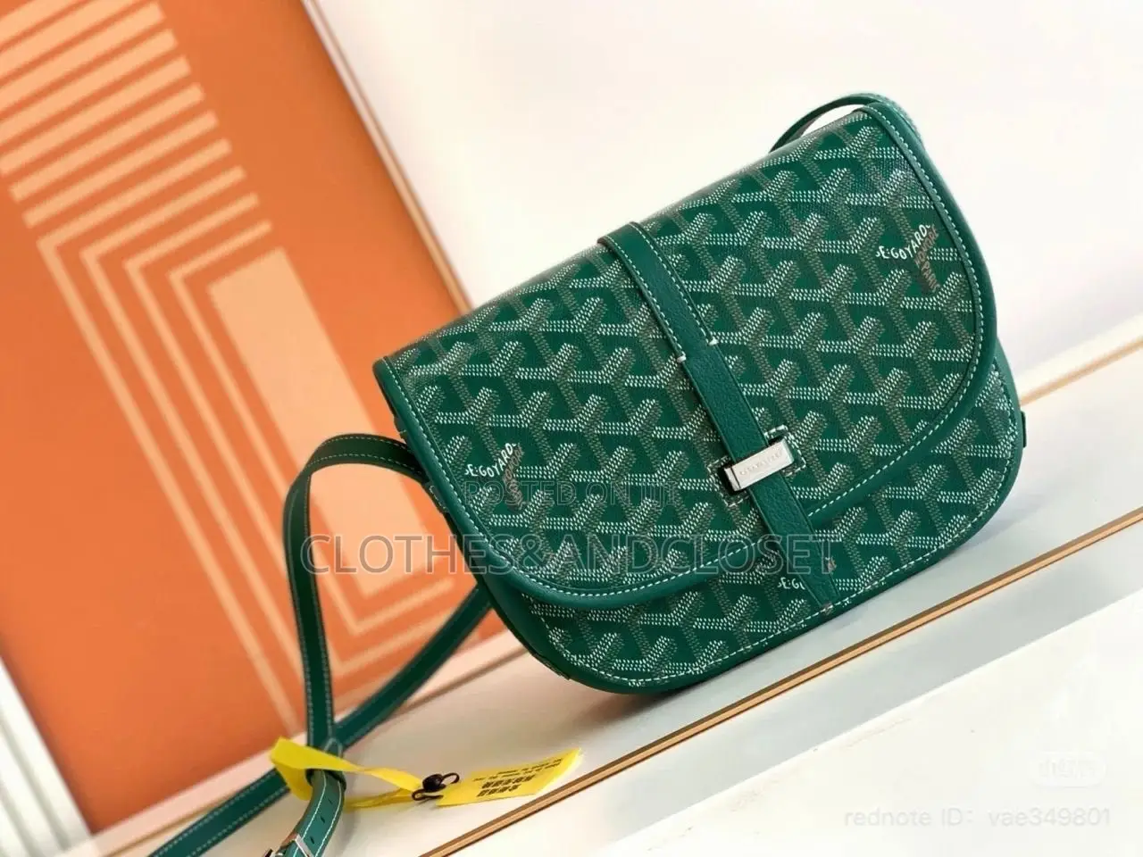 Lightweight Messenger-Style Crossbody Bag