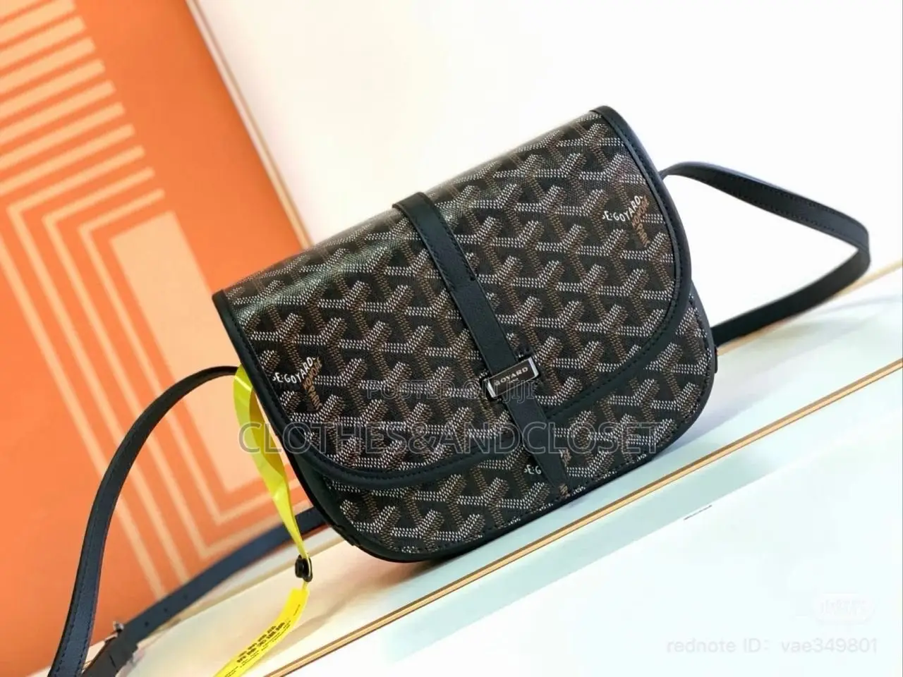 Lightweight Messenger-Style Crossbody Bag