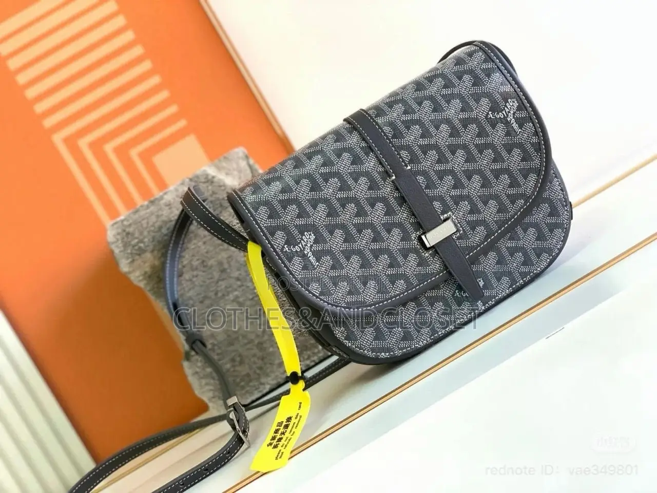 Lightweight Messenger-Style Crossbody Bag