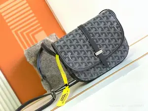 Lightweight Messenger-Style Crossbody Bag