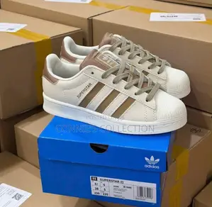 Adidas Superstar II in a White and Bronze-Brown