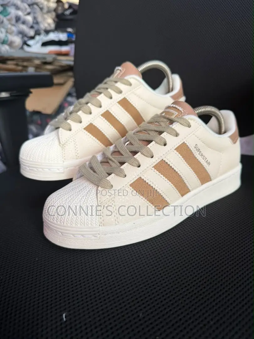 Adidas Superstar II in a White and Bronze-Brown