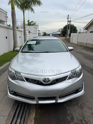 Toyota Camry SE 4dr Sedan (2.5L 4cyl 6A) 2014 Silver