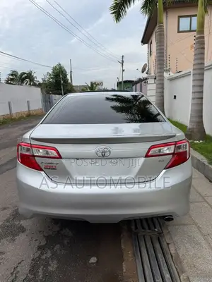 Toyota Camry SE 4dr Sedan (2.5L 4cyl 6A) 2014 Silver